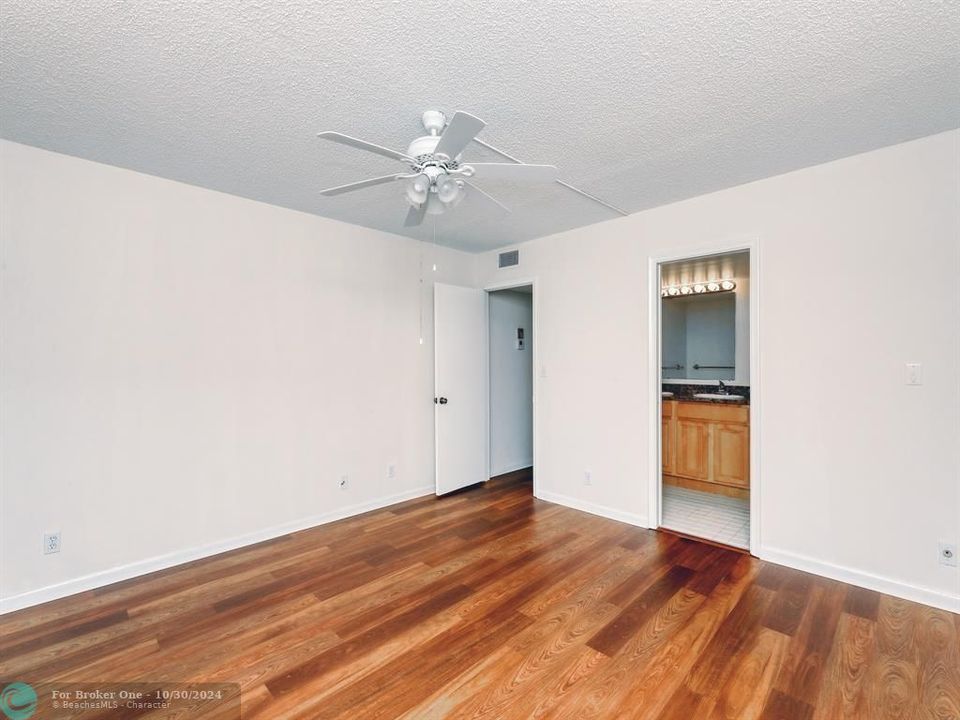 For Sale: $189,900 (2 beds, 2 baths, 1178 Square Feet)