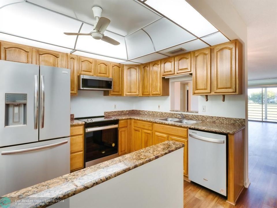 For Sale: $189,900 (2 beds, 2 baths, 1178 Square Feet)