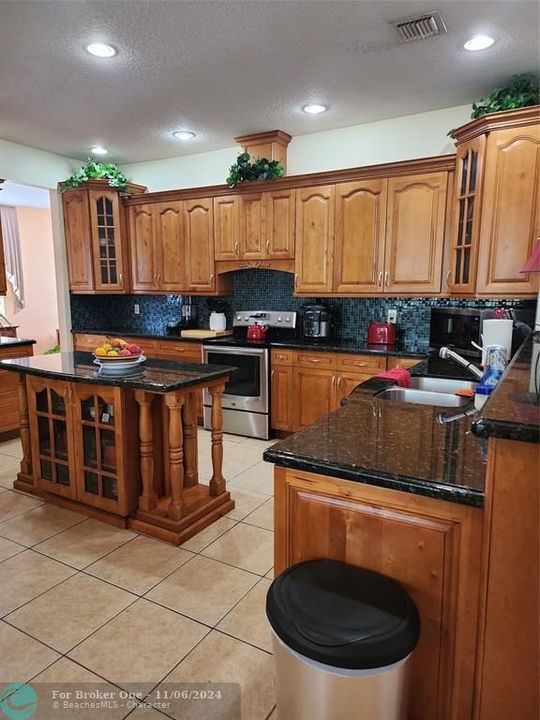 For Rent: $5,800 (5 beds, 4 baths, 3316 Square Feet)