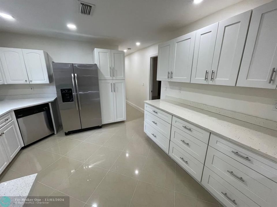 For Rent: $3,950 (4 beds, 2 baths, 1456 Square Feet)