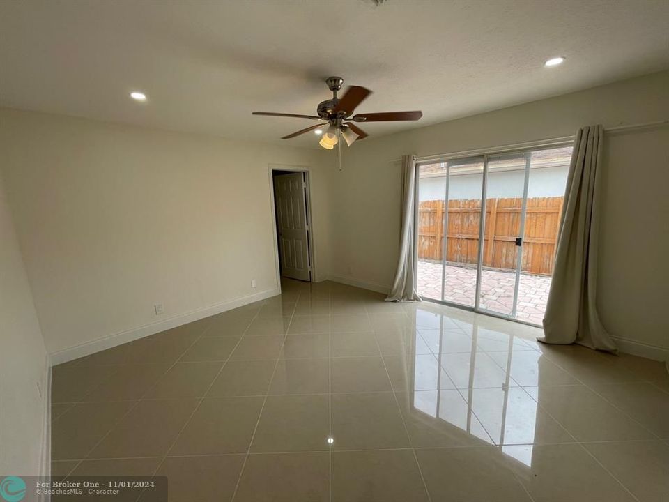 For Rent: $3,950 (4 beds, 2 baths, 1456 Square Feet)