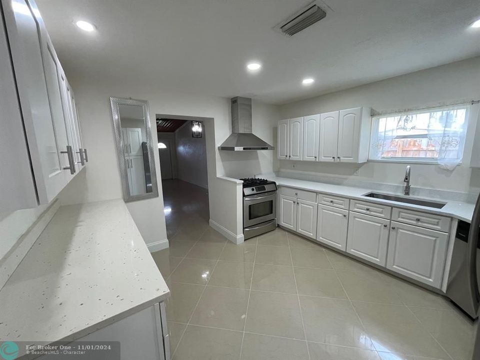 For Rent: $3,950 (4 beds, 2 baths, 1456 Square Feet)