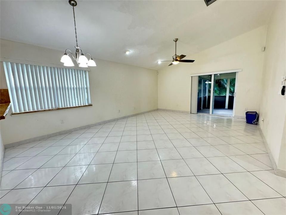 For Rent: $3,350 (3 beds, 2 baths, 1257 Square Feet)