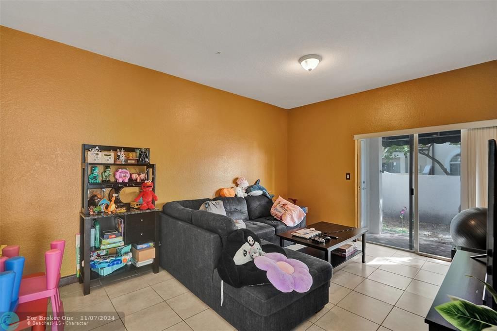 For Sale: $369,000 (3 beds, 2 baths, 1750 Square Feet)