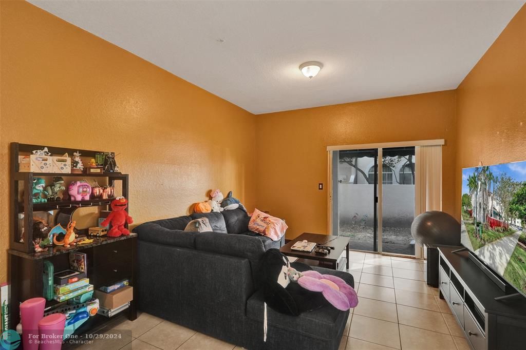 For Sale: $369,000 (3 beds, 2 baths, 1750 Square Feet)