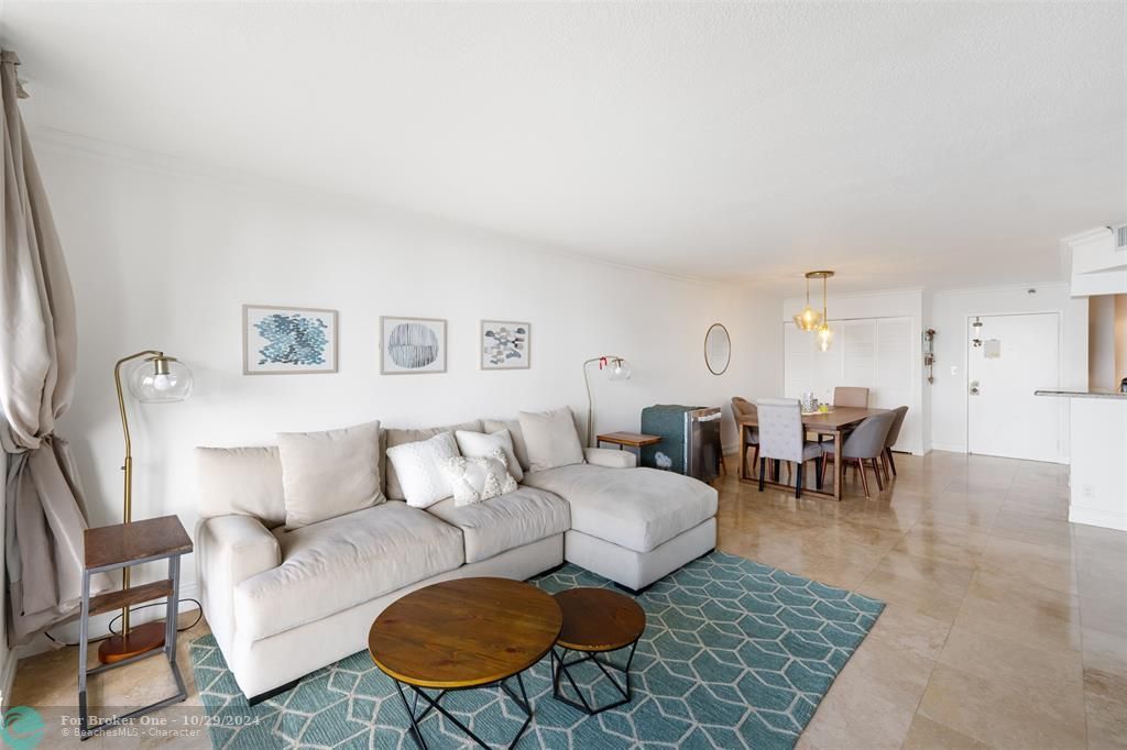 For Sale: $415,000 (2 beds, 2 baths, 1104 Square Feet)