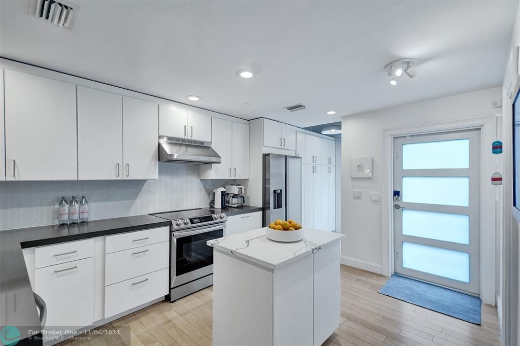 For Sale: $899,900 (2 beds, 2 baths, 1430 Square Feet)