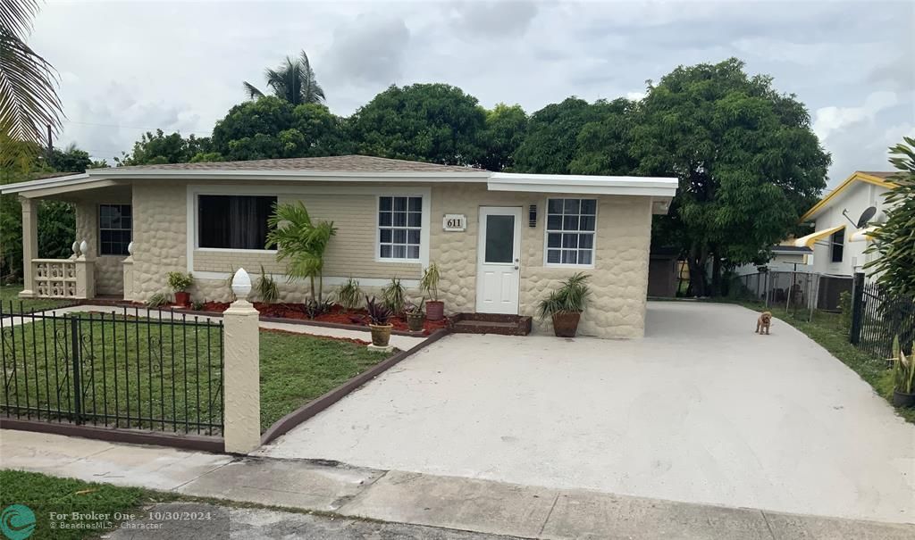 For Sale: $469,000 (4 beds, 2 baths, 1601 Square Feet)