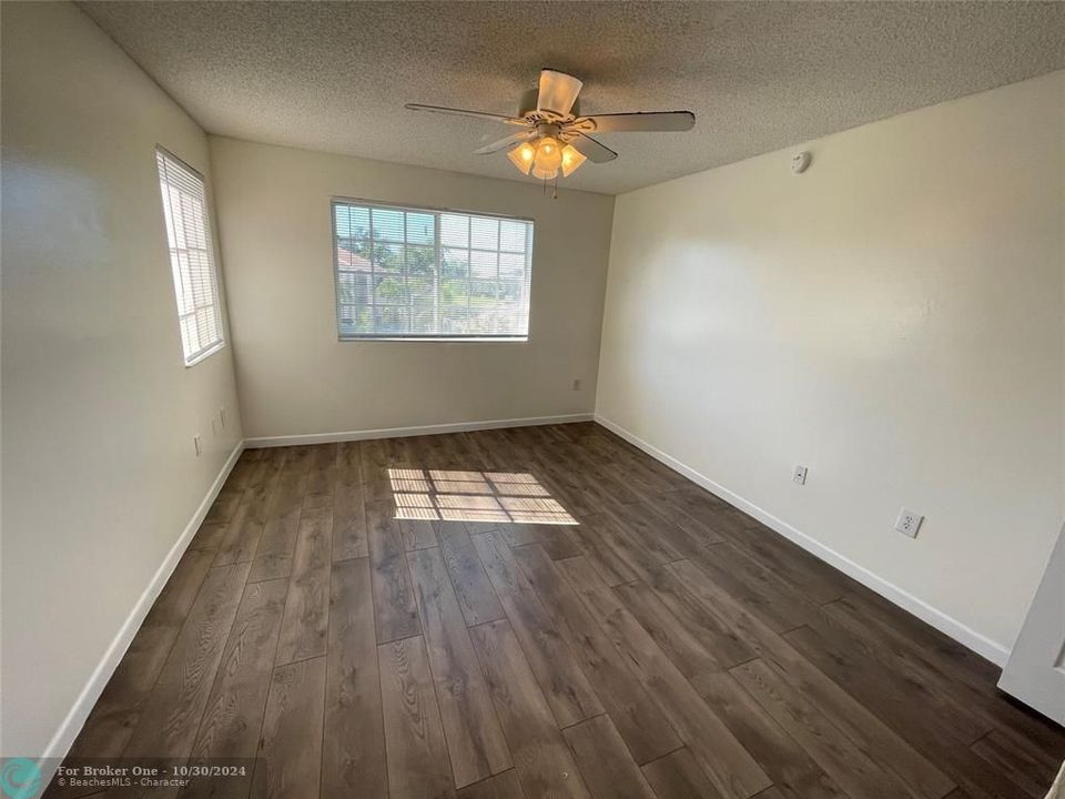 For Sale: $220,000 (2 beds, 2 baths, 1075 Square Feet)