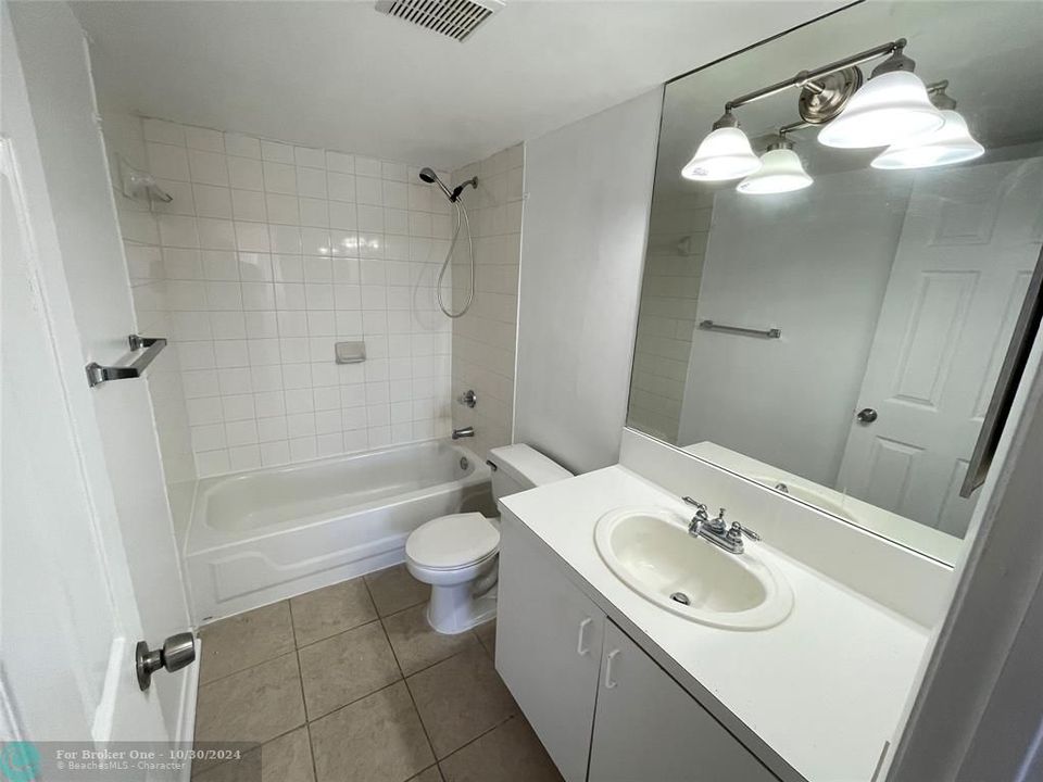 For Sale: $220,000 (2 beds, 2 baths, 1075 Square Feet)