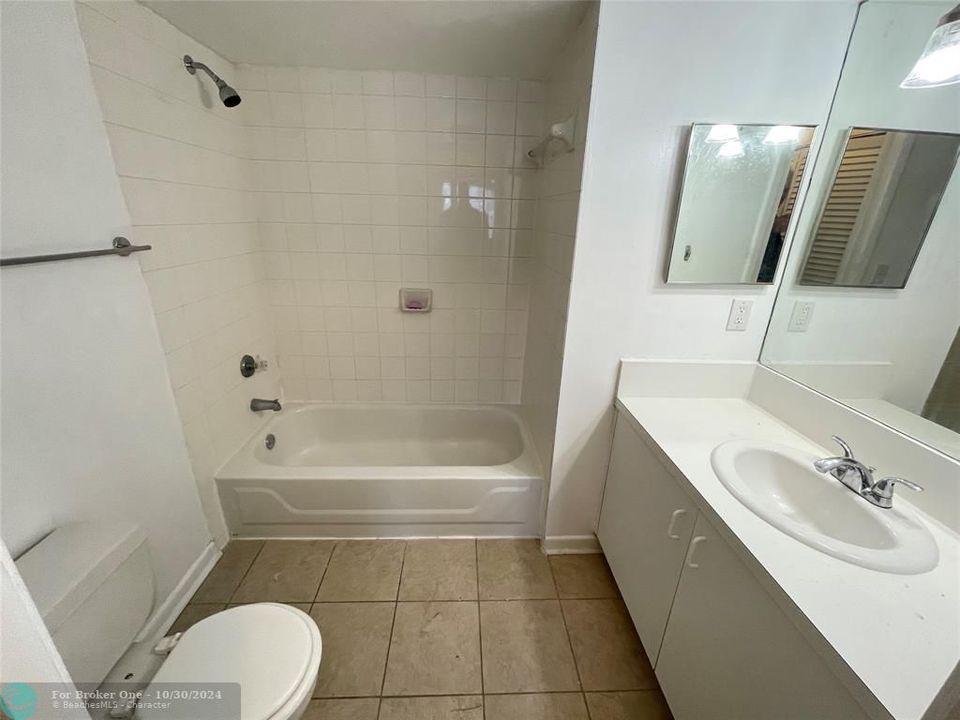 For Sale: $220,000 (2 beds, 2 baths, 1075 Square Feet)