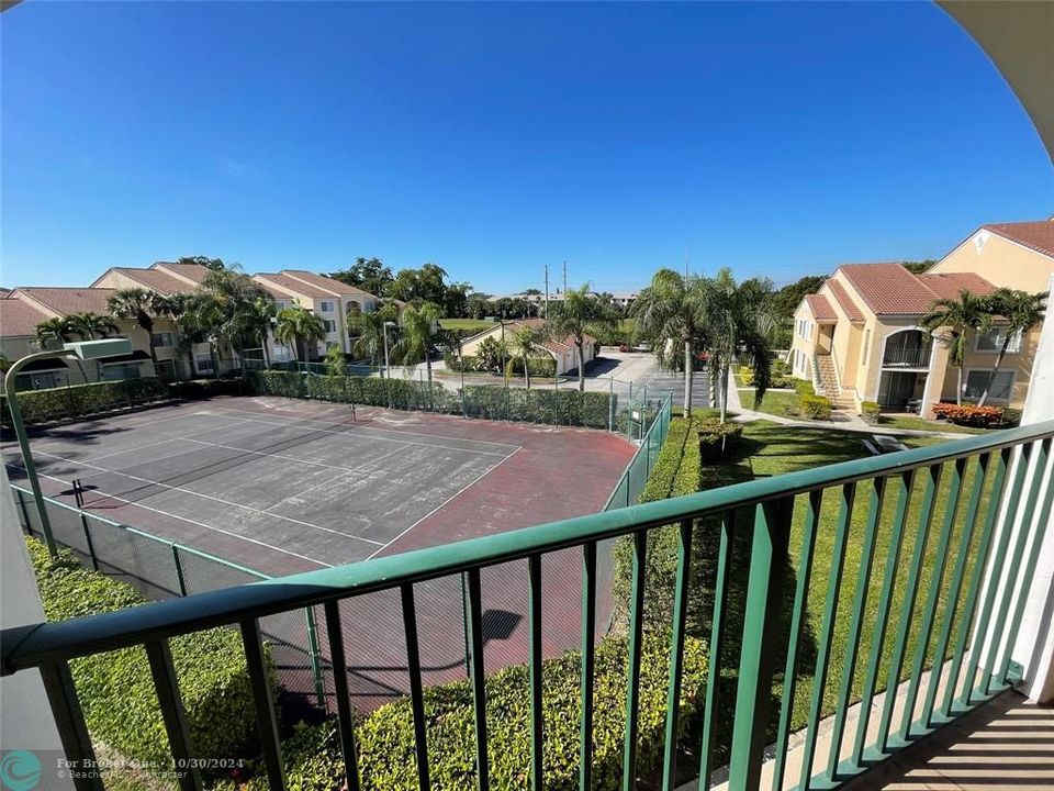 For Sale: $220,000 (2 beds, 2 baths, 1075 Square Feet)