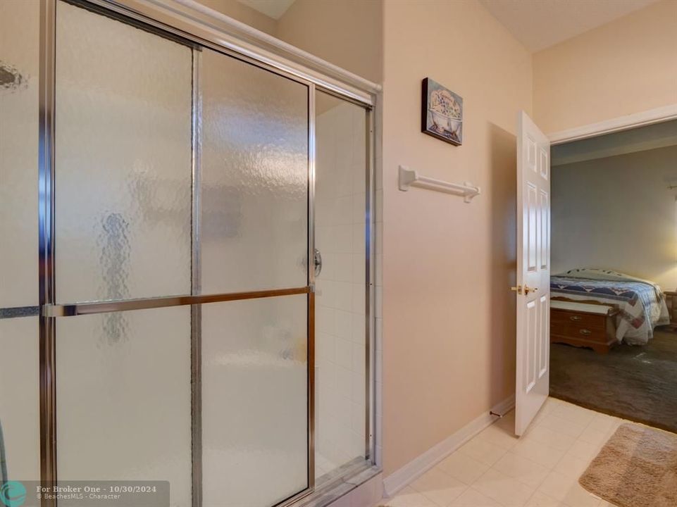 For Sale: $279,000 (2 beds, 2 baths, 1376 Square Feet)