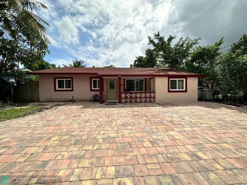 For Sale: $449,000 (3 beds, 2 baths, 1611 Square Feet)