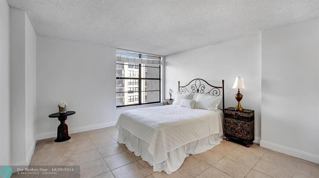 For Sale: $375,000 (2 beds, 2 baths, 1095 Square Feet)