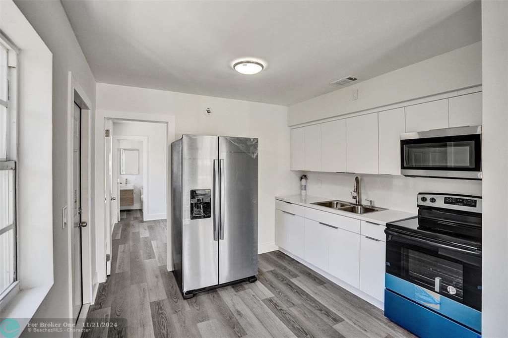 For Sale: $1,800 (1 beds, 1 baths, 2567 Square Feet)