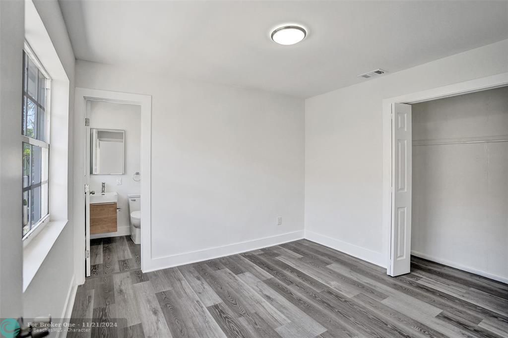 For Sale: $1,800 (1 beds, 1 baths, 2567 Square Feet)