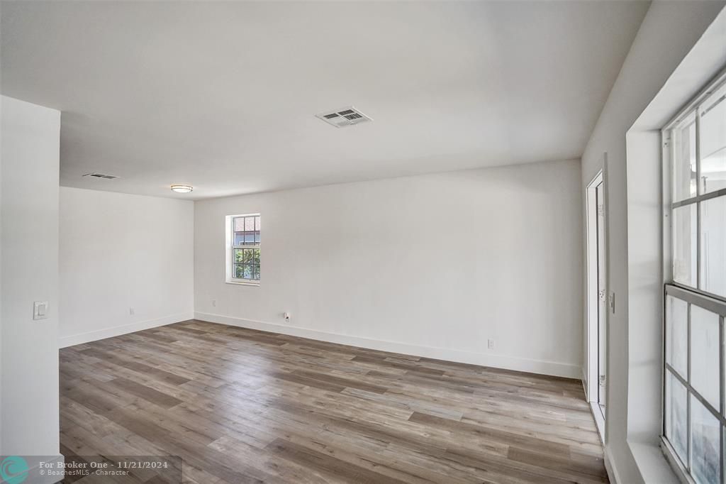 For Sale: $2,500 (2 beds, 2 baths, 2567 Square Feet)