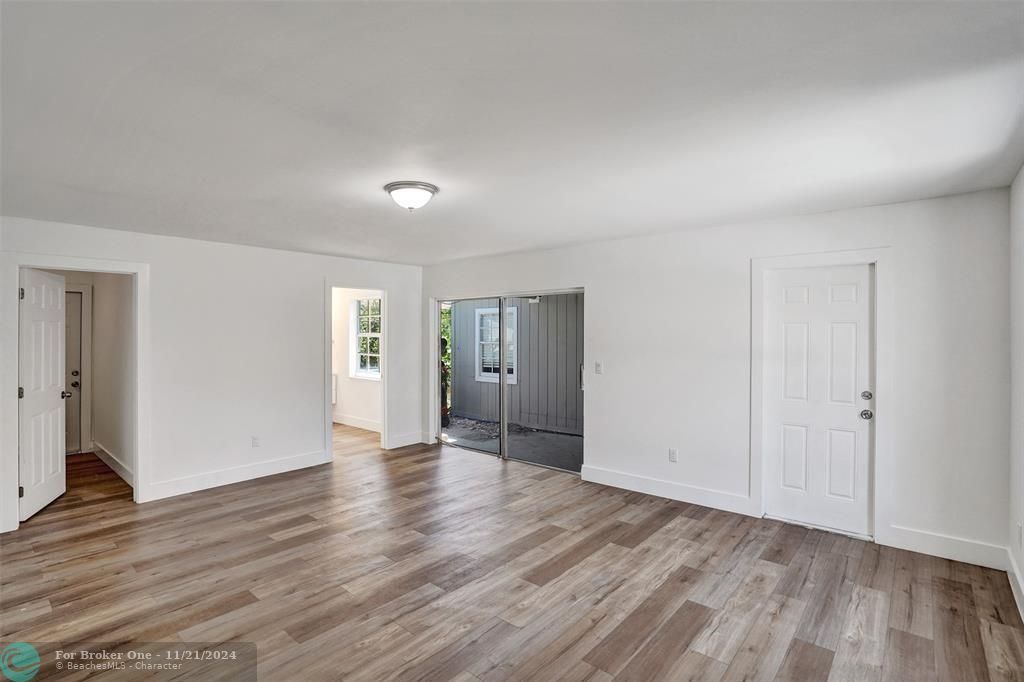 For Sale: $2,500 (2 beds, 2 baths, 2567 Square Feet)