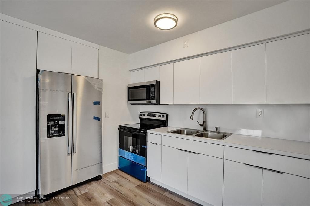 For Sale: $2,500 (2 beds, 2 baths, 2567 Square Feet)