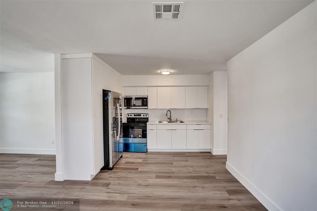 For Sale: $2,500 (2 beds, 2 baths, 2567 Square Feet)