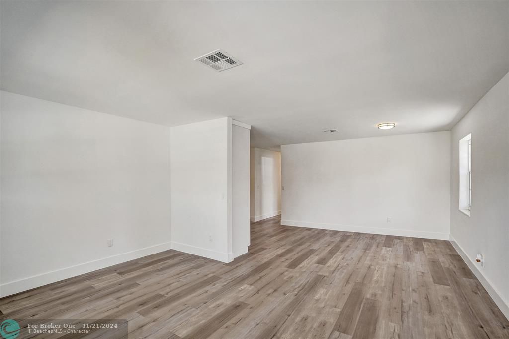 For Sale: $2,500 (2 beds, 2 baths, 2567 Square Feet)