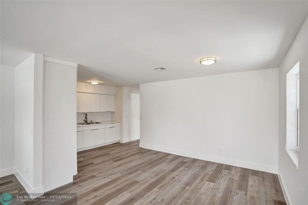 For Sale: $2,500 (2 beds, 2 baths, 2567 Square Feet)