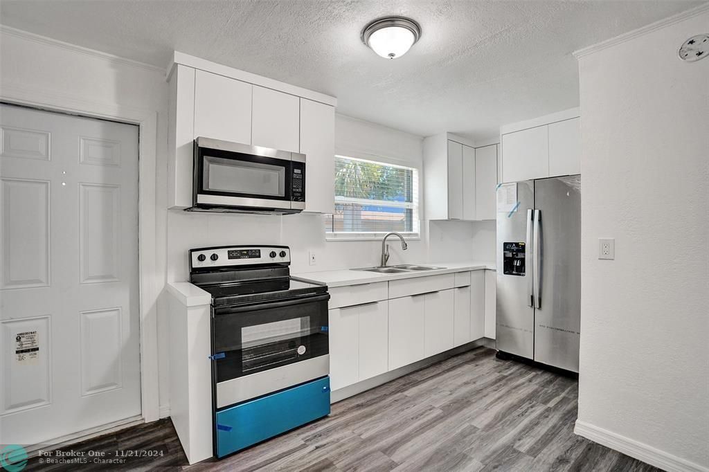 For Sale: $2,300 (2 beds, 1 baths, 2567 Square Feet)