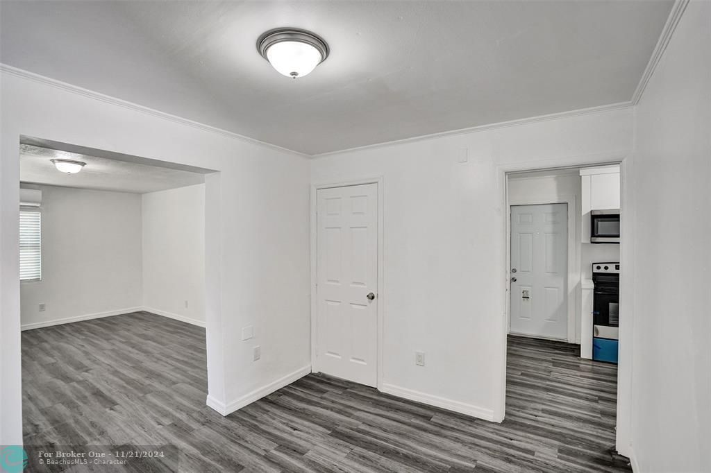 For Sale: $2,300 (2 beds, 1 baths, 2567 Square Feet)