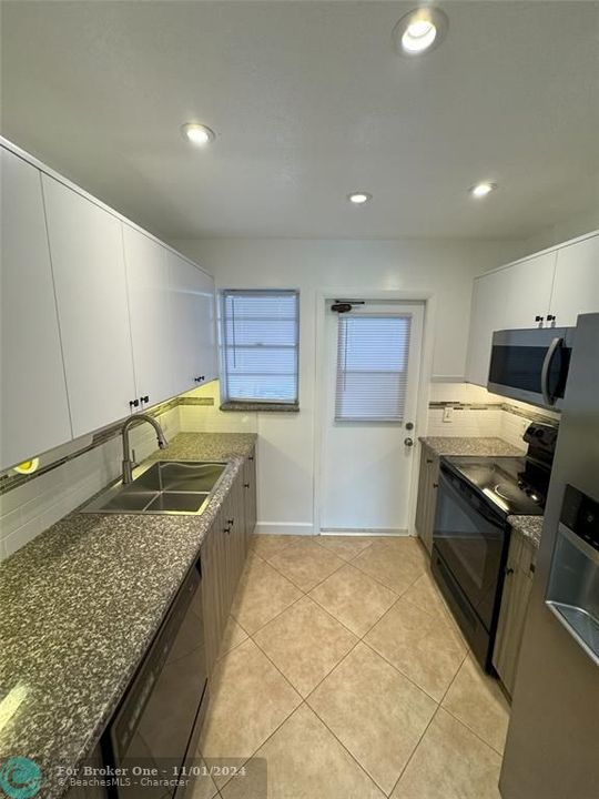 For Rent: $2,100 (2 beds, 2 baths, 890 Square Feet)