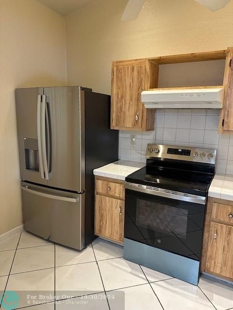 For Sale: $269,900 (2 beds, 2 baths, 1161 Square Feet)