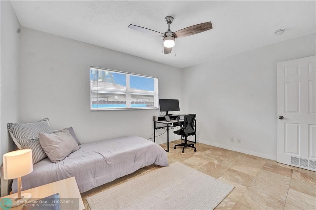 For Sale: $289,000 (2 beds, 2 baths, 781 Square Feet)