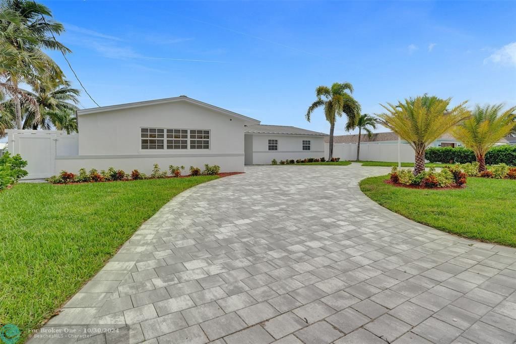 For Sale: $1,350,000 (3 beds, 2 baths, 1586 Square Feet)