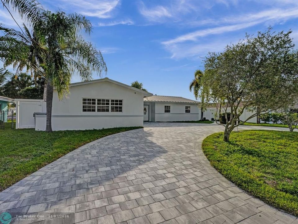 For Sale: $1,350,000 (3 beds, 2 baths, 1586 Square Feet)