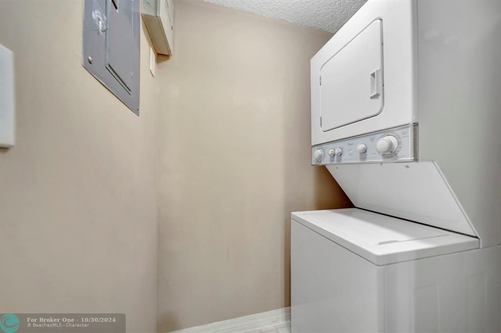 For Sale: $270,000 (2 beds, 2 baths, 1112 Square Feet)