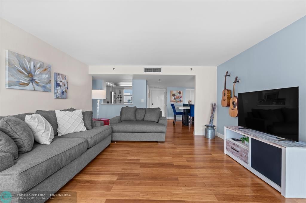 For Sale: $560,000 (2 beds, 2 baths, 1430 Square Feet)