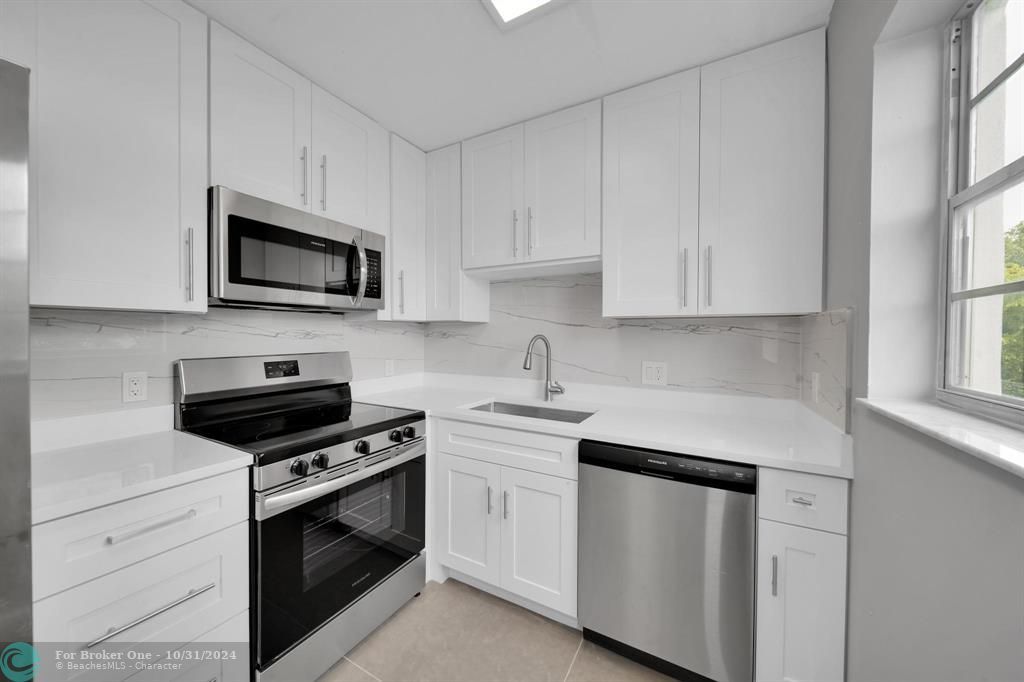 For Rent: $1,850 (2 beds, 1 baths, 798 Square Feet)