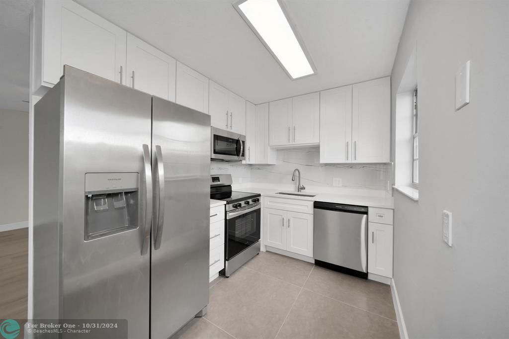 For Rent: $1,850 (2 beds, 1 baths, 798 Square Feet)