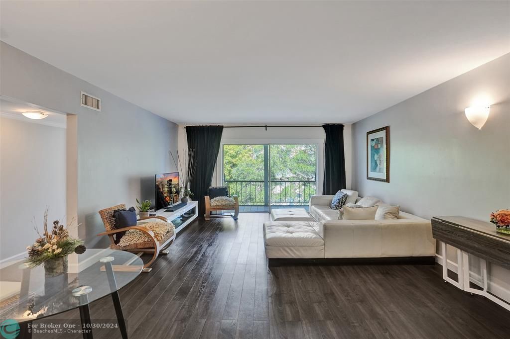 For Sale: $499,900 (2 beds, 2 baths, 1218 Square Feet)