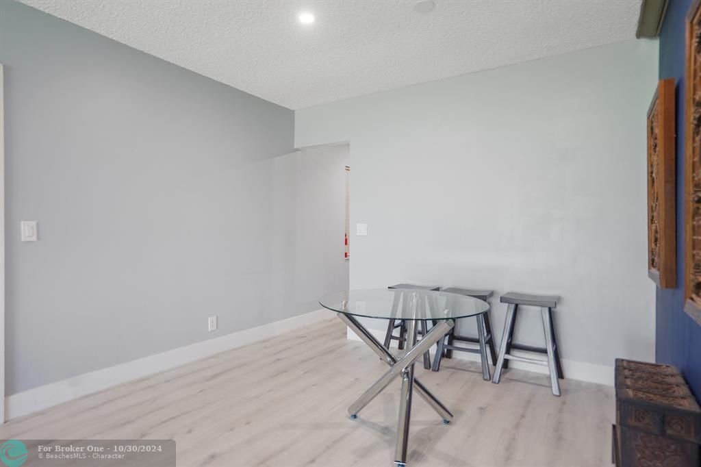 For Sale: $239,900 (2 beds, 2 baths, 1026 Square Feet)