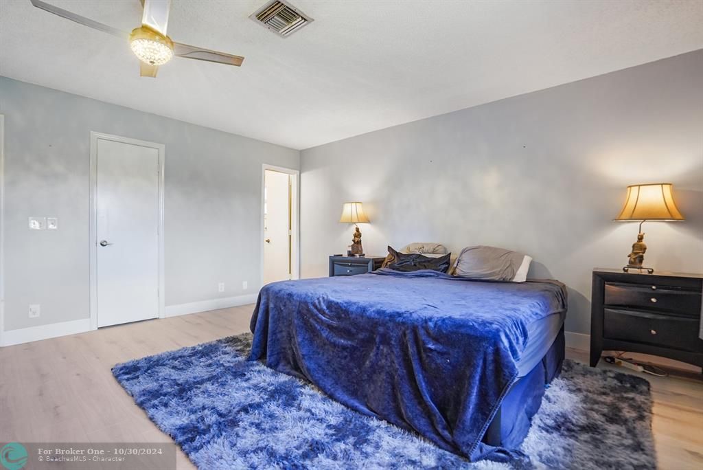 For Sale: $239,900 (2 beds, 2 baths, 1026 Square Feet)