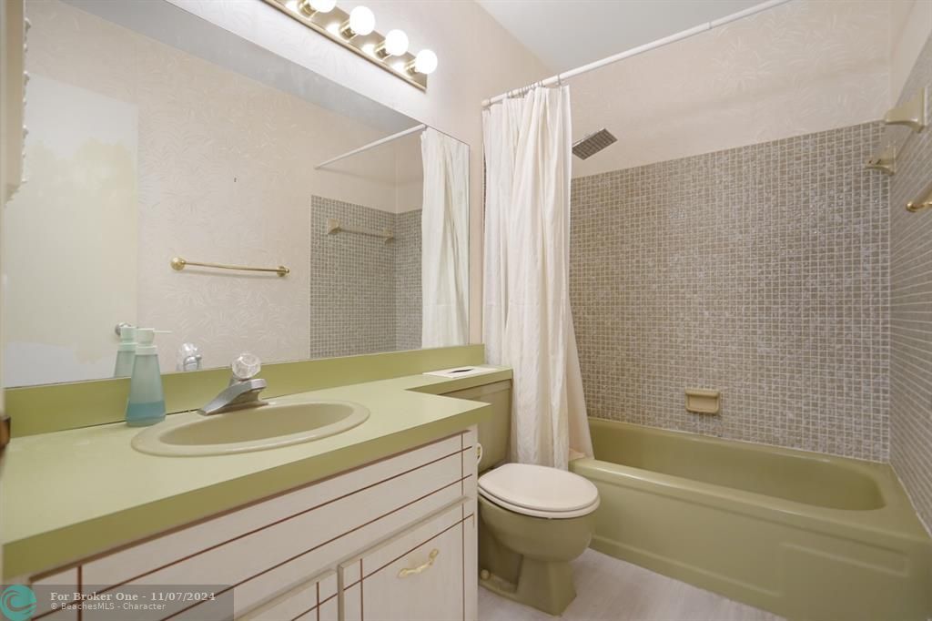 For Sale: $239,900 (2 beds, 2 baths, 1026 Square Feet)