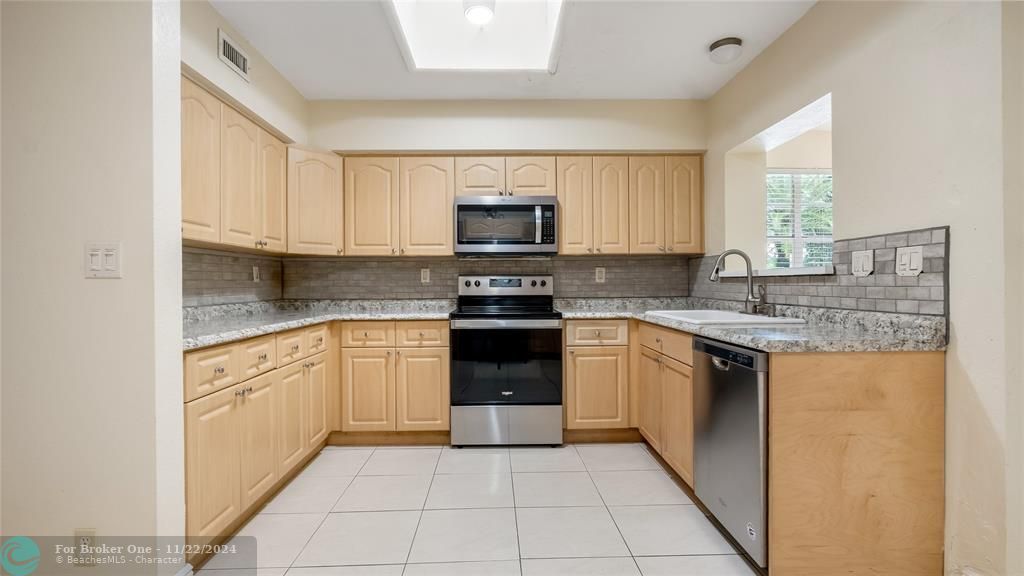 Active With Contract: $3,850 (3 beds, 2 baths, 2396 Square Feet)