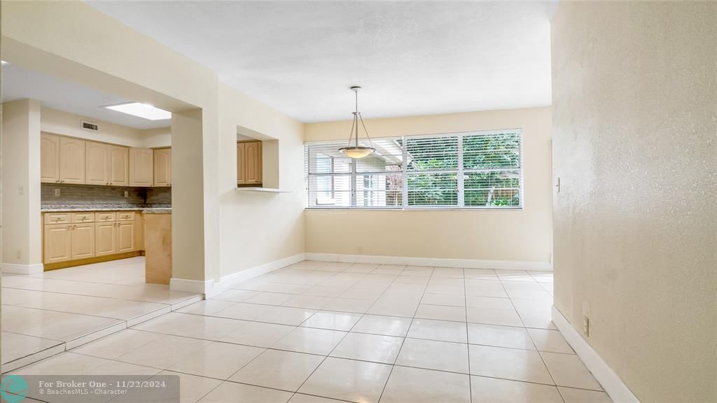 Active With Contract: $3,850 (3 beds, 2 baths, 2396 Square Feet)