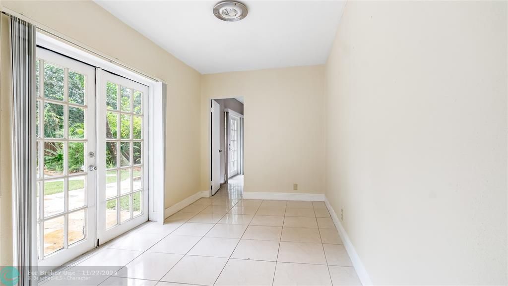 Active With Contract: $3,850 (3 beds, 2 baths, 2396 Square Feet)