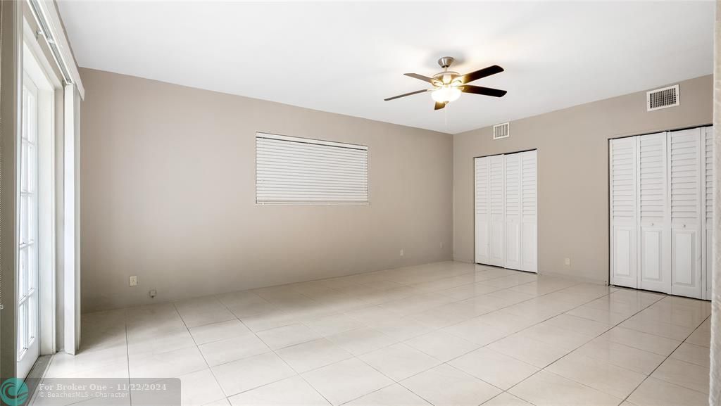 Active With Contract: $3,850 (3 beds, 2 baths, 2396 Square Feet)