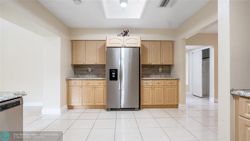 Active With Contract: $3,850 (3 beds, 2 baths, 2396 Square Feet)