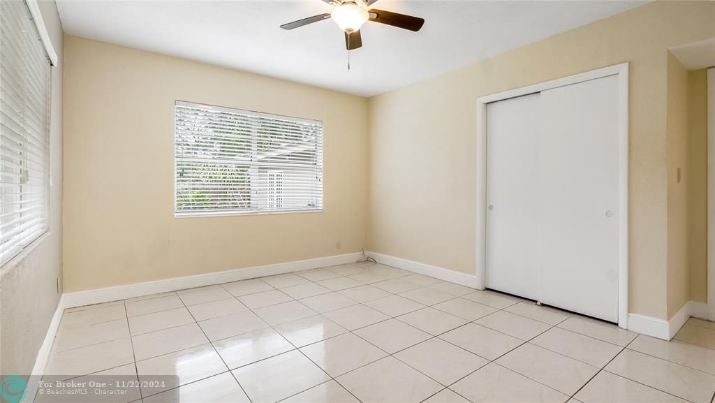 Active With Contract: $3,850 (3 beds, 2 baths, 2396 Square Feet)