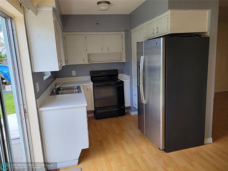 For Rent: $2,650 (3 beds, 2 baths, 1084 Square Feet)