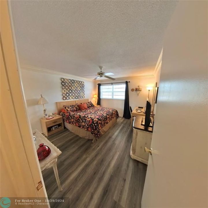 For Sale: $153,000 (2 beds, 1 baths, 858 Square Feet)